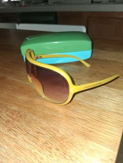 MARC JACOBS RIMMED YELLOW SUNGLASSES
