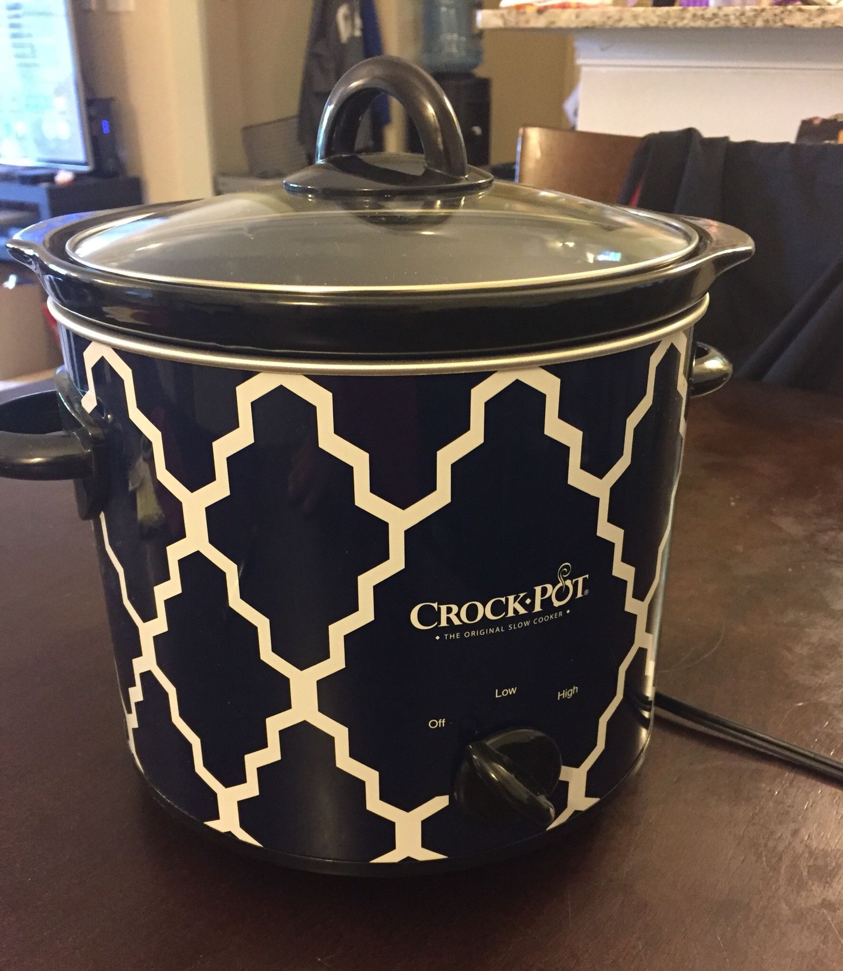 Medium size crockpot