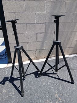 2 Speaker Stands