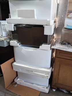 Pedestal washers machine 2 , Maytag or whirlpool,white ,one Samsung metallic,and one GE white,$150 each
