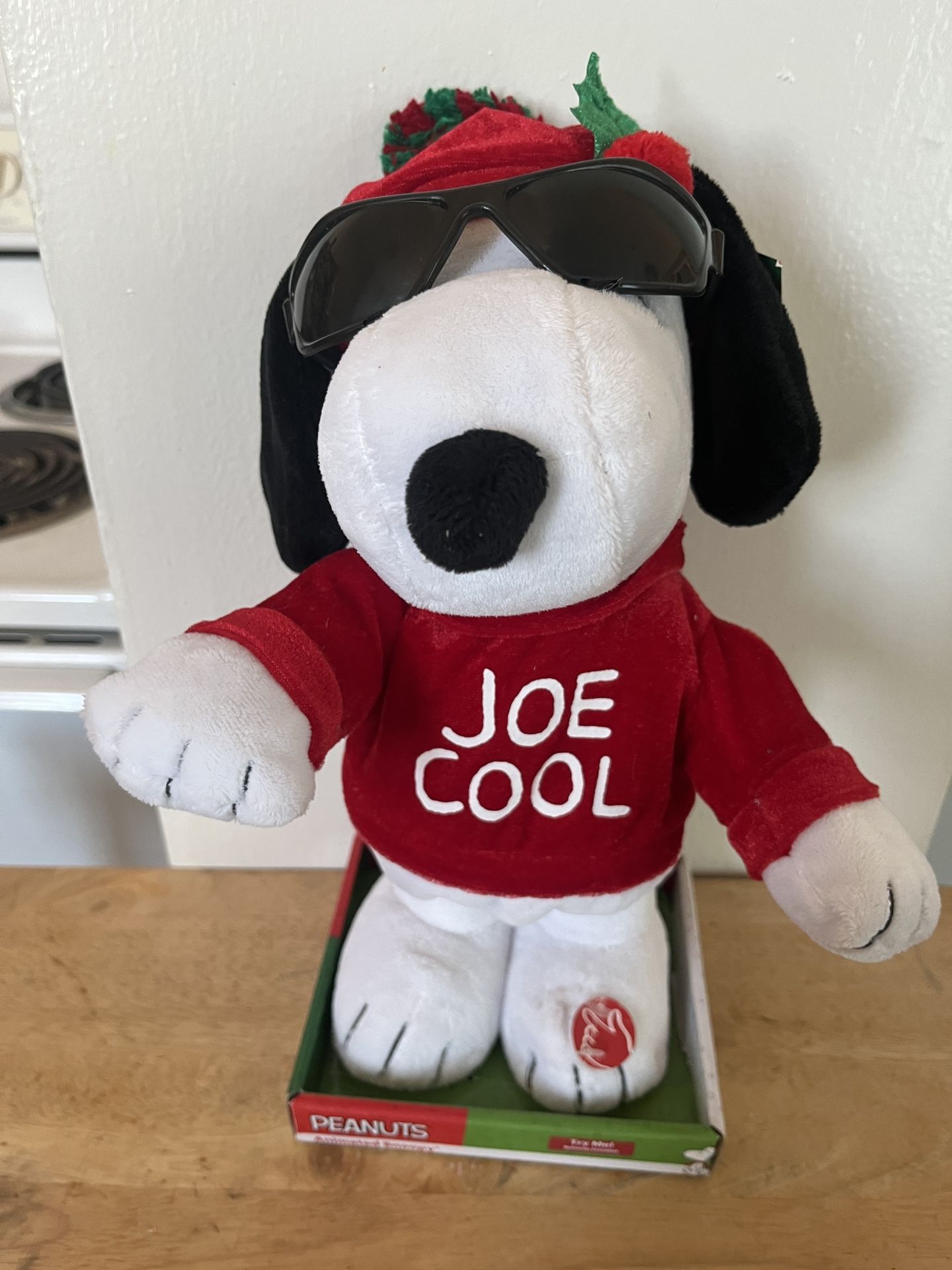 Joe Cool Dancing Snoopy Dog. -Christmas Theme. Plays Lucy And Linus Song Batteries Included Pick up in San Francisco
