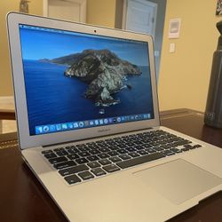 2013  Macbook Air Like New (1 Usb Not Working)