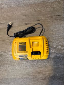 DEWALT 20V MAX / 60V MAX FLEXVOLT Lithium-Ion Fan Cooled Fast Battery Charger