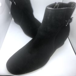 ETTIENNE  AIGNER -WOMANS   BLACK SUEDE BOOT VERY CHIC   