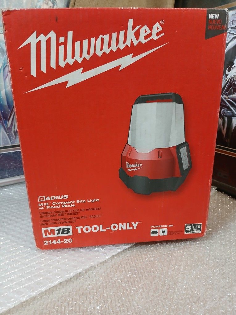 NEW MILWAUKEE M18 COMPACT SITE LIGHT FLOOD MODE