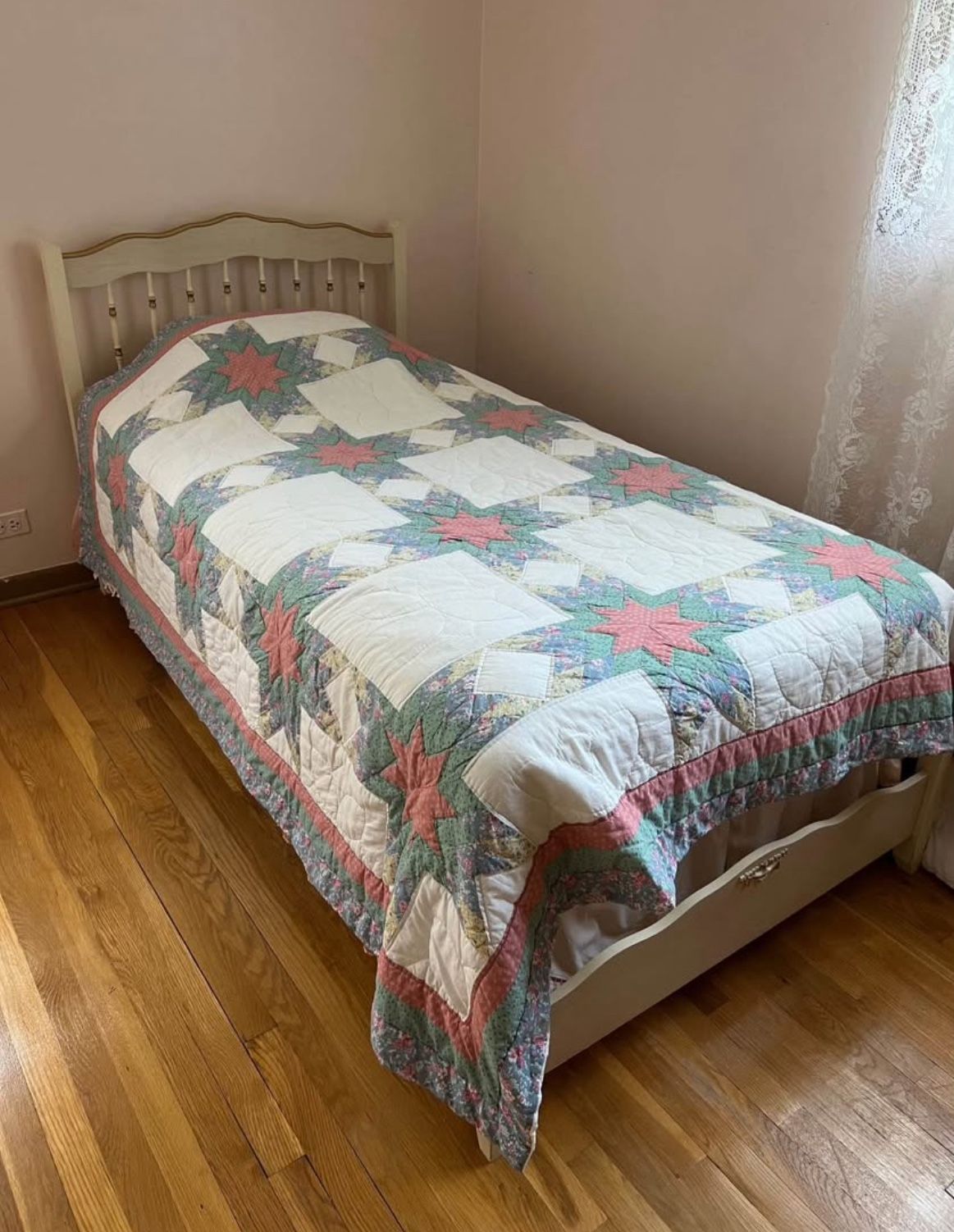 Twin bed Vintage headboard bed rails BEAUTYREST mattress like new