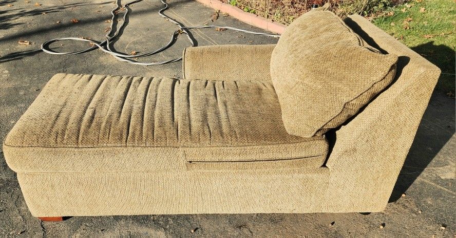 CHAISE LOUNGING CHAIR