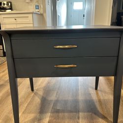 Side table / nightstand / End Table - Vintage