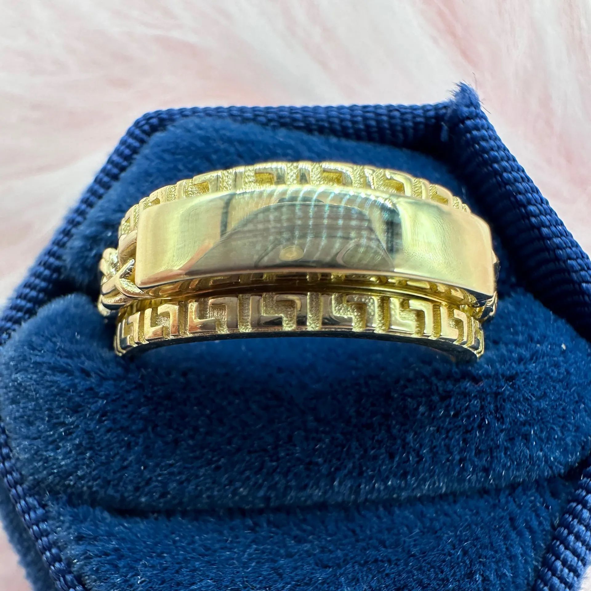 14k Gold Solid Spin Chino Ring. Size 7