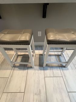24" tall white bar stools grey cushion