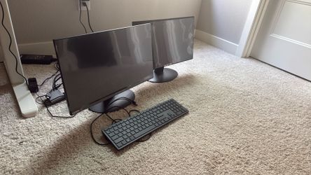2 Monitors And Keyboard 