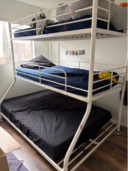 Triple bunkbed