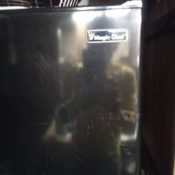 Magic Chef Mini Refrigerator 