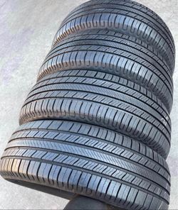 225/65/17 Michelin 📍📍 Vendo un set de llantas con 80% de vida las 4 📍🌟