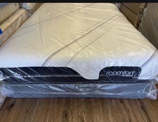 Serta Icomfort queen memory foam mattress