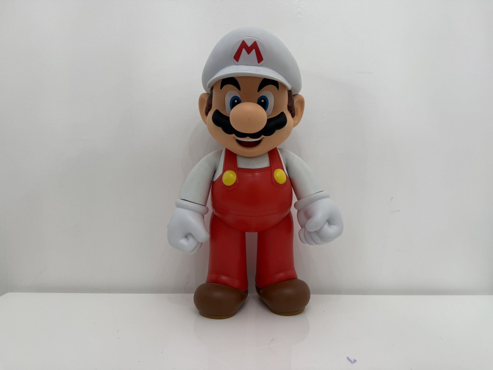 Super Mario figurine
