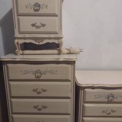 4 pc Vintage Bedroom Set (FS)