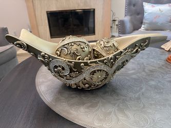 Unique 3-pc Table Decoration