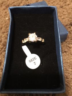 Women's 18 kt yellow gold plated cubic zirconia wedding engagement ring / size 7