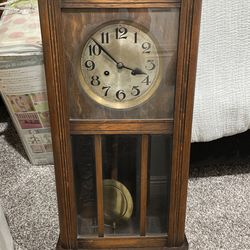 Vintage Oak Clock W/key Non Working