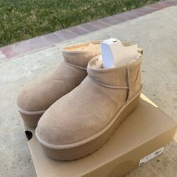 NEW UGG - Classic Ultra Mini Platform (size 9 Sand)