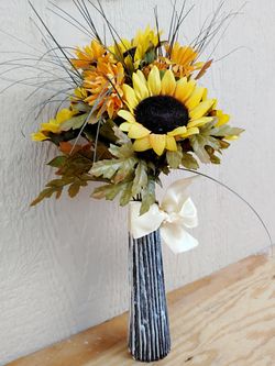Yes it's post it's available fake sunflower decor $15