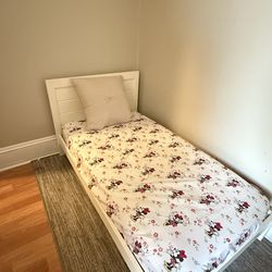 Toddler bed