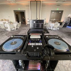 (2) Pioneer PLX 1000 DJ Turntables 