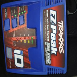 Traxxas EZ-Peak Plus 100 Watt NIMH/Lipo Dual Charger with Id System