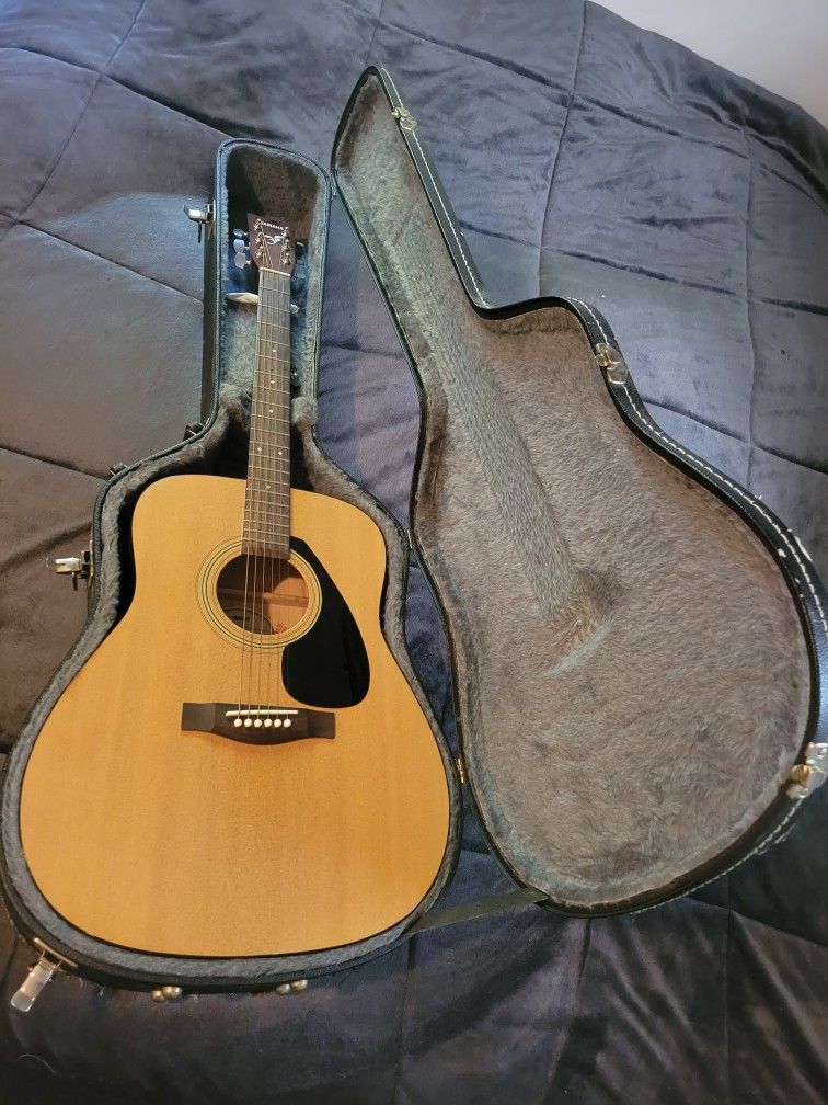 Yamaha 310 6 String Acoustic Guitar 