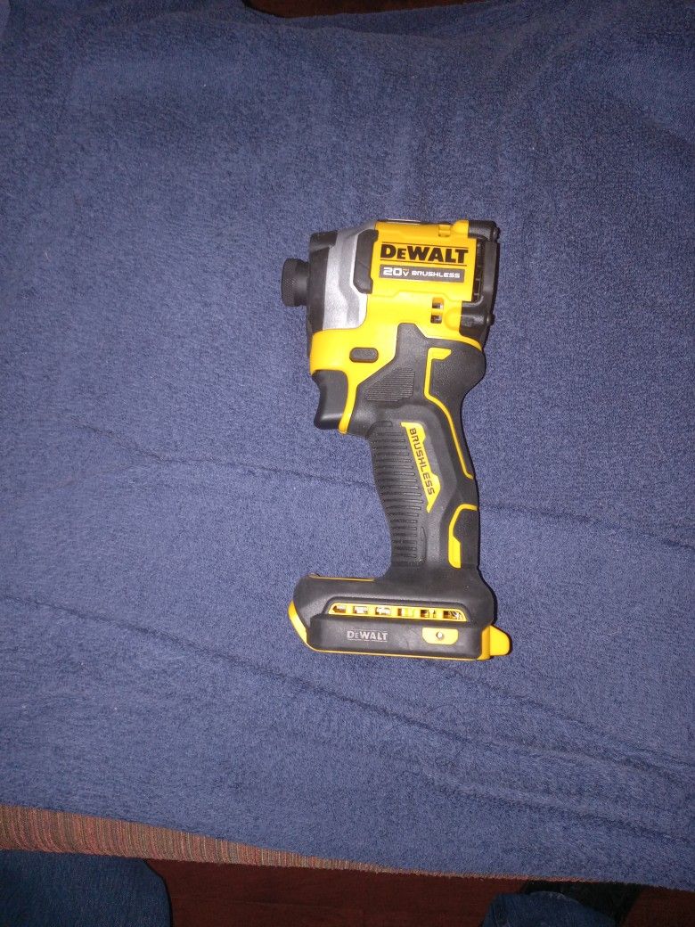 New Dewalt Atomic 3 speed 1/4 Hex Impact Tool Only