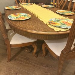 Beautiful, Solid Tiger, Oak Dining Table With Six Chairs Includes The Leaf