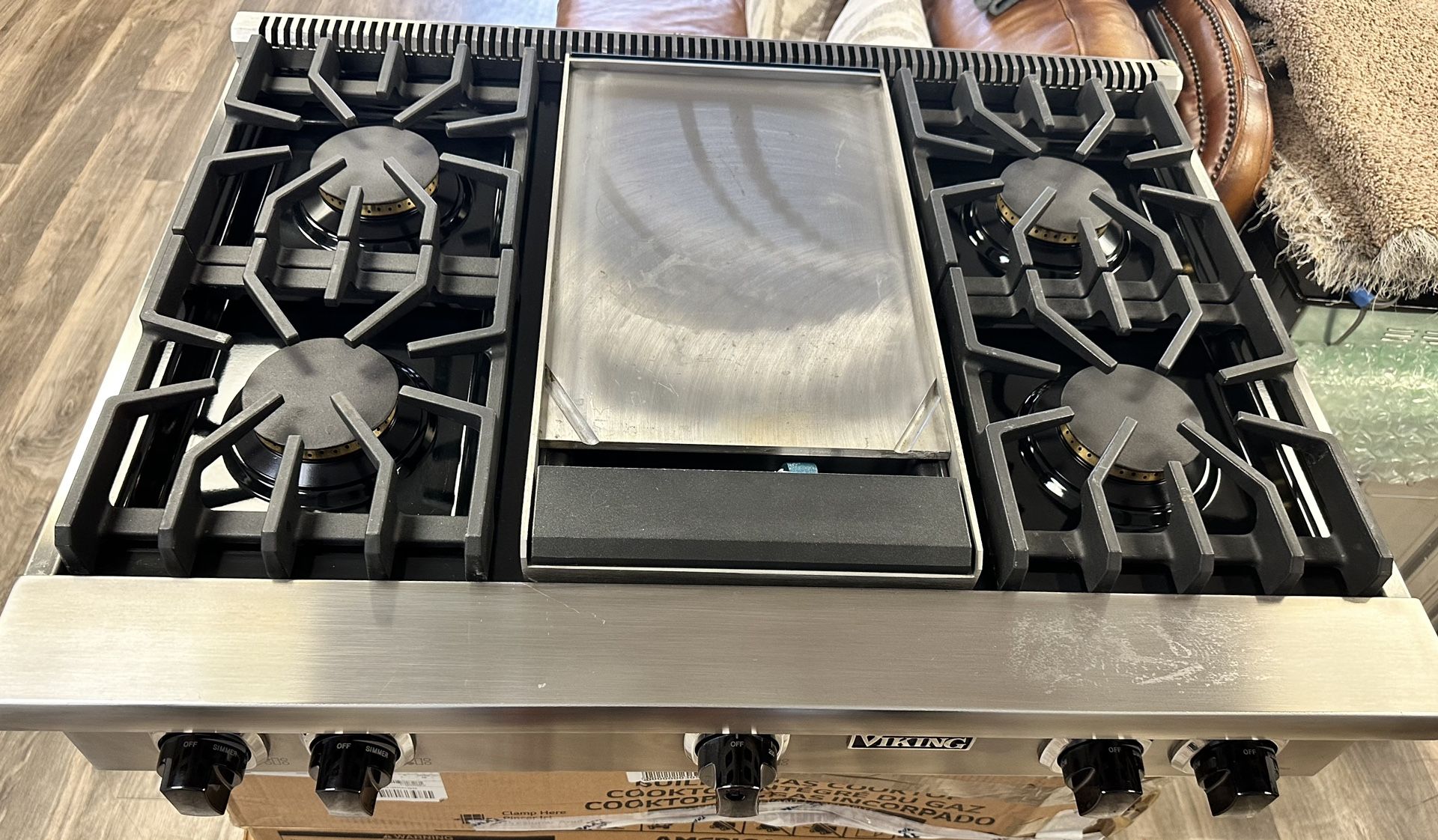 New Viking - Built-in 5 Series Gas 36"W Sealed Burner Rangetop - Stainless Steel