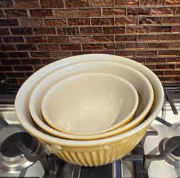 Williams Sonoma nesting bowls