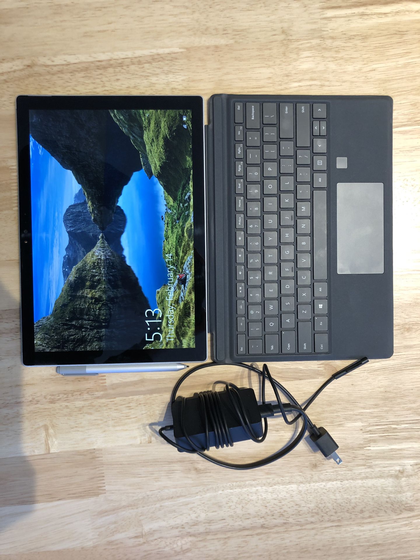 Surface Pro 4 i5-6300 8gb ram with pen and keyboard