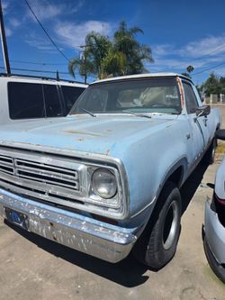 Dodge D100