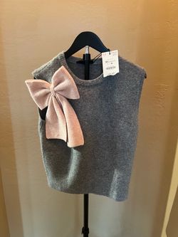 Gray Knit Sweater Vest with Pink Bow M
