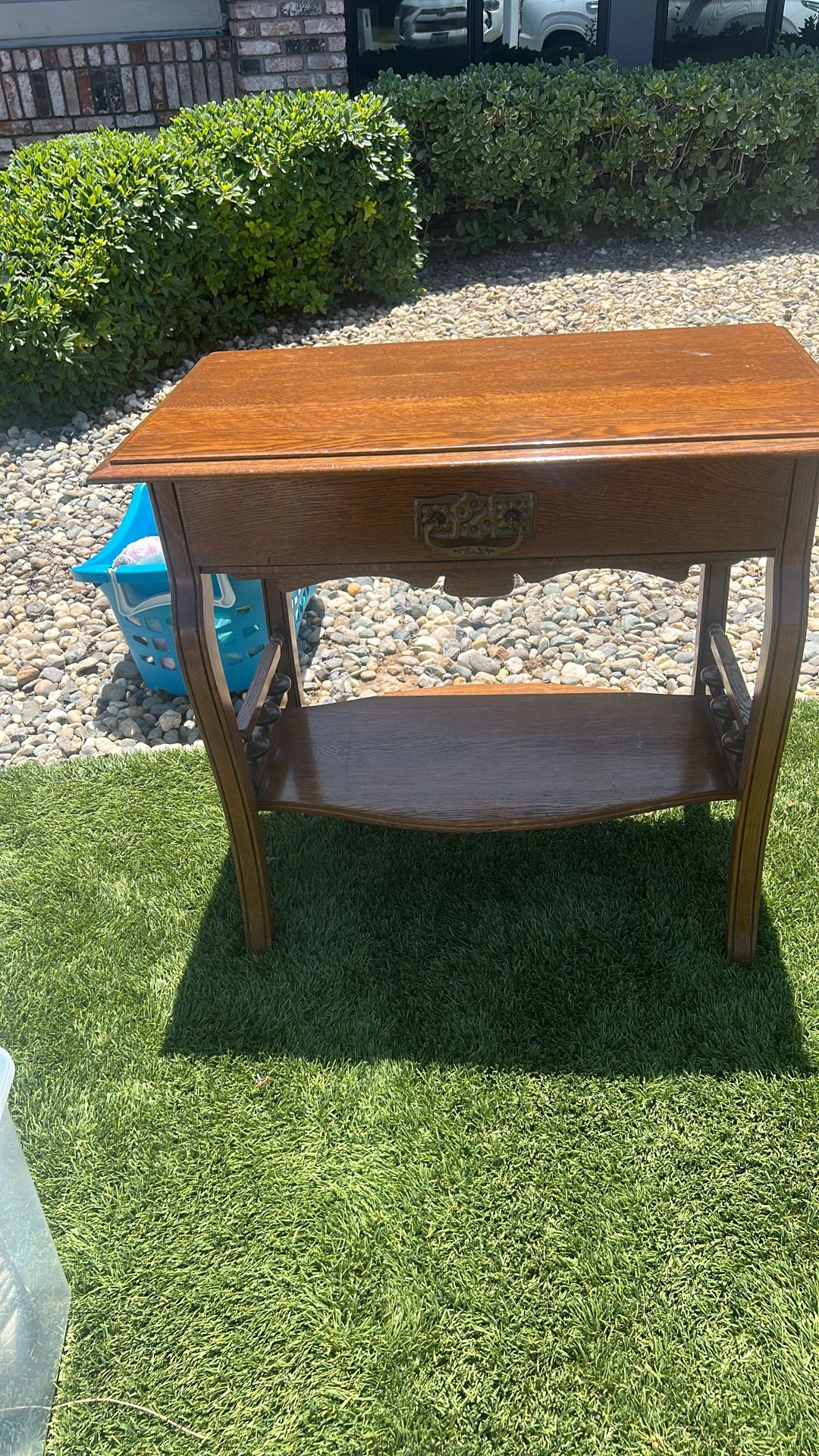 Victoria Table
