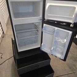 Mini Fridge 