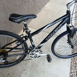 26 inch Trek Navigator 200 14.5" 36.8cm Mountain Bike