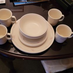 4 Piece setting  , Including cups