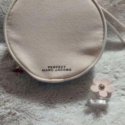 Marc Jacobs Cosmetics Bag & perfume