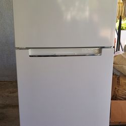 Magic Chef Apartment Refrigerator 