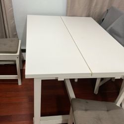 Table With Chairs 