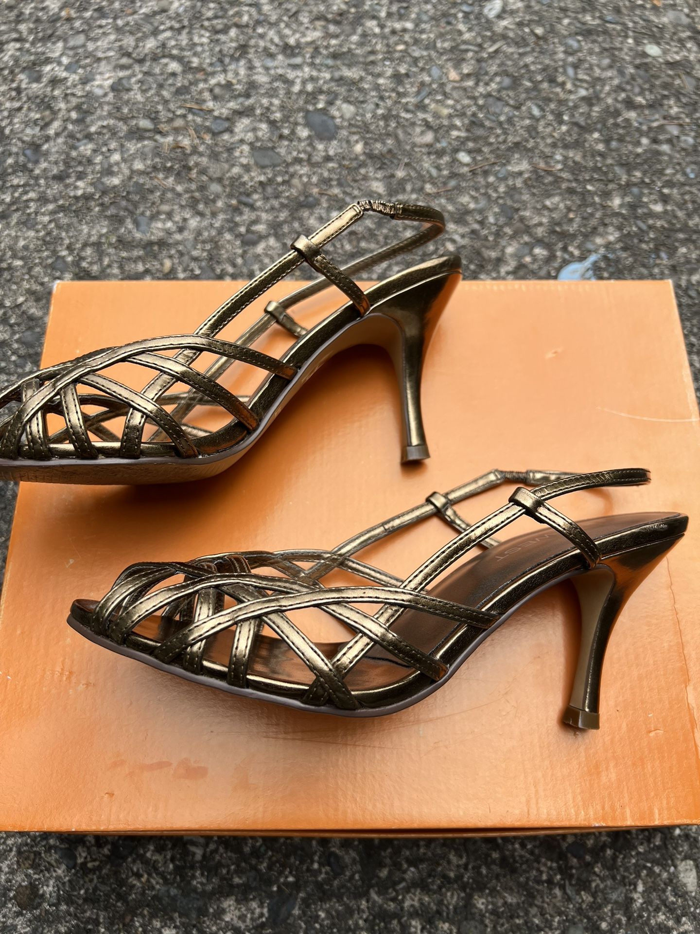 Gold Sandals, Nine West. Women’s Size 6.5