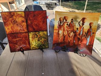 2 Decorative Plates with Stands For Sale In Manteca