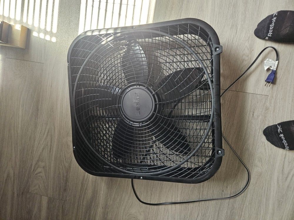 Lasko 22in Box Fan