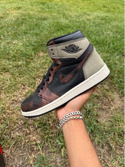 Jordan 1 High “Light Army Rust Shadow Patina” Size 8.5 Men