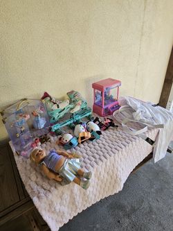PERFECT GIFT TOYS EVERYTHING YOU SEEN IN THE PICTURE INCLUDING IN VERY GOOD CONDITION NICE AND CLEAN FOR ANY QUESTION TEXT ME PLEASE HABLO ESPAÑOL 