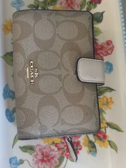 Coach medium wallet